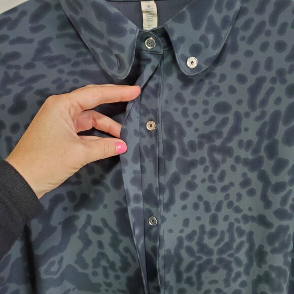 LULULEMON Day Trip Button Down Shirt Top Blouse Stretch Leopard Grey Women's 10 - Picture 5 of 12
